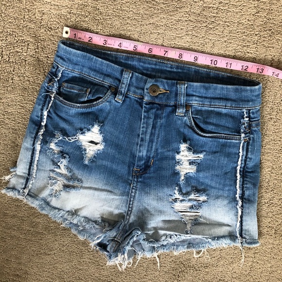 Blank NYC High Rise Shorts - Picture 3 of 5